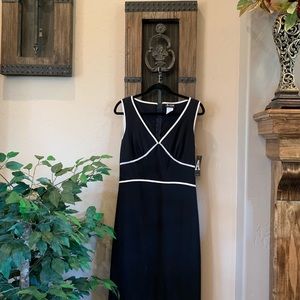 A list black classic dress